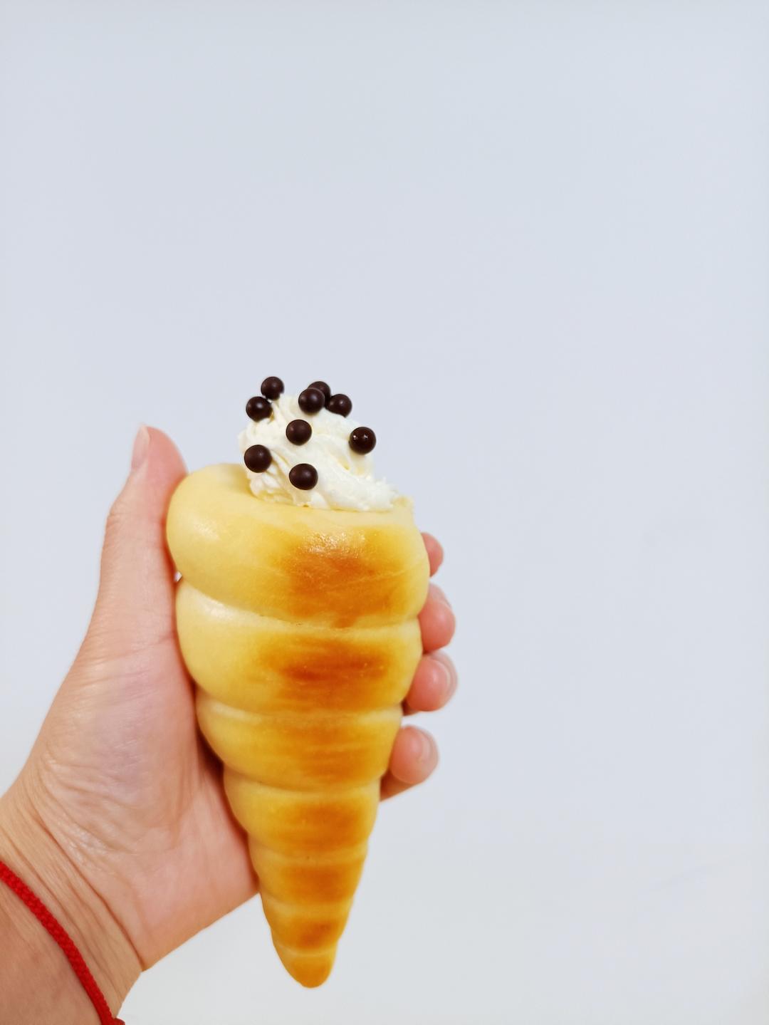 面包做的冰淇淋？冰冰凉凉的「海螺冰面包」