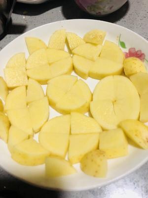 蒜香豆豉土豆蒸排骨的做法 步骤4