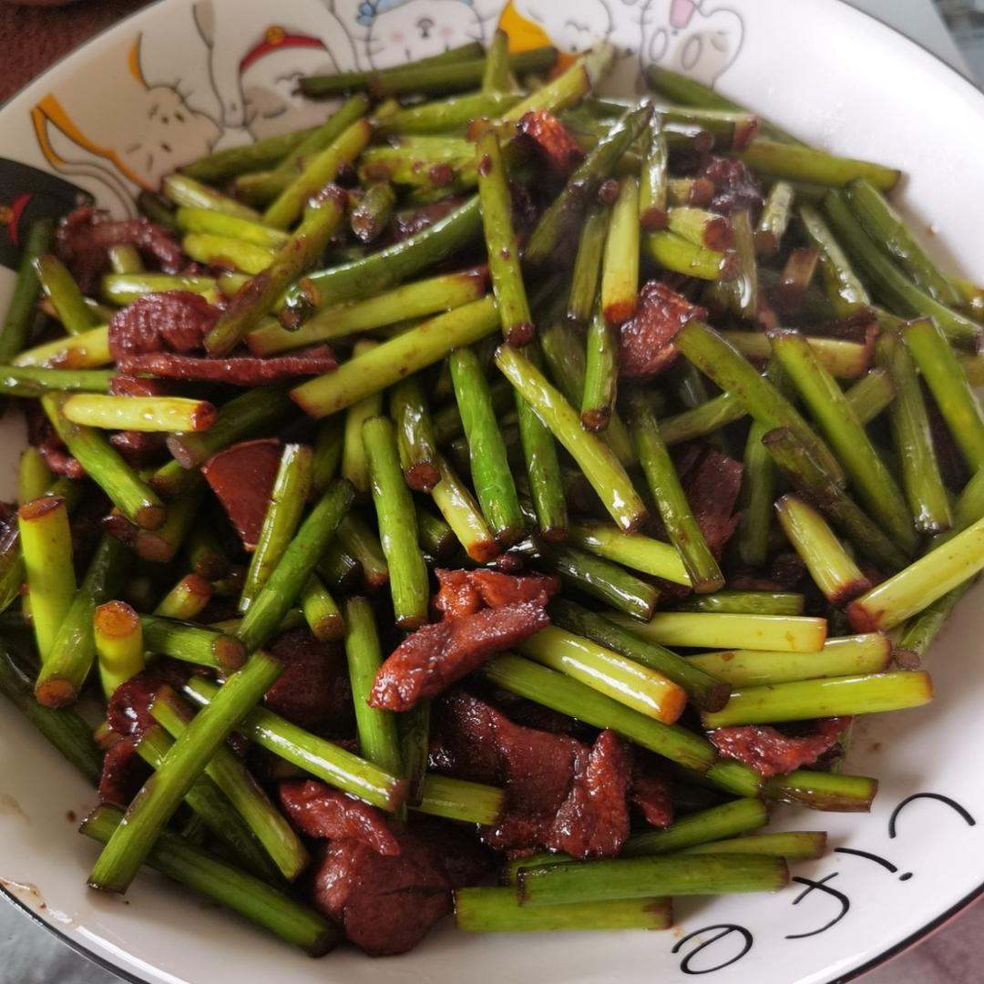 简单易做的下饭菜－蒜苔炒肉