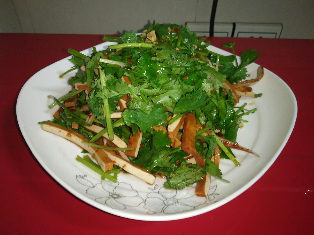 豆腐干拌香菜