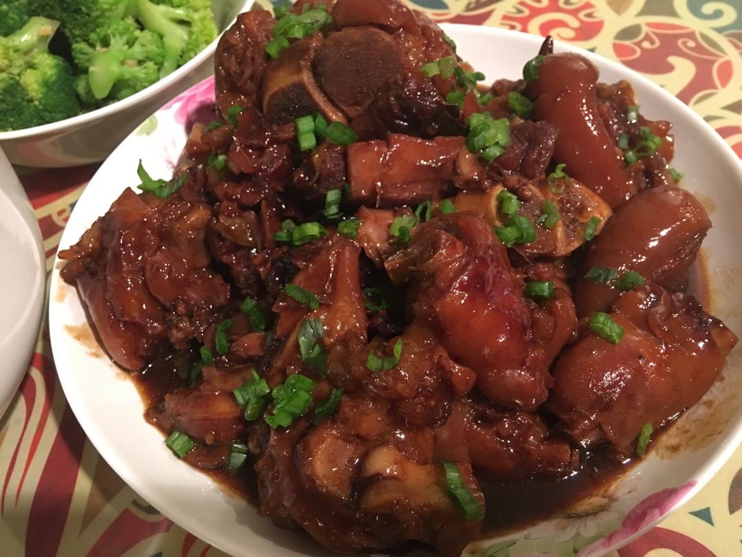 美味的家常菜：红烧猪蹄