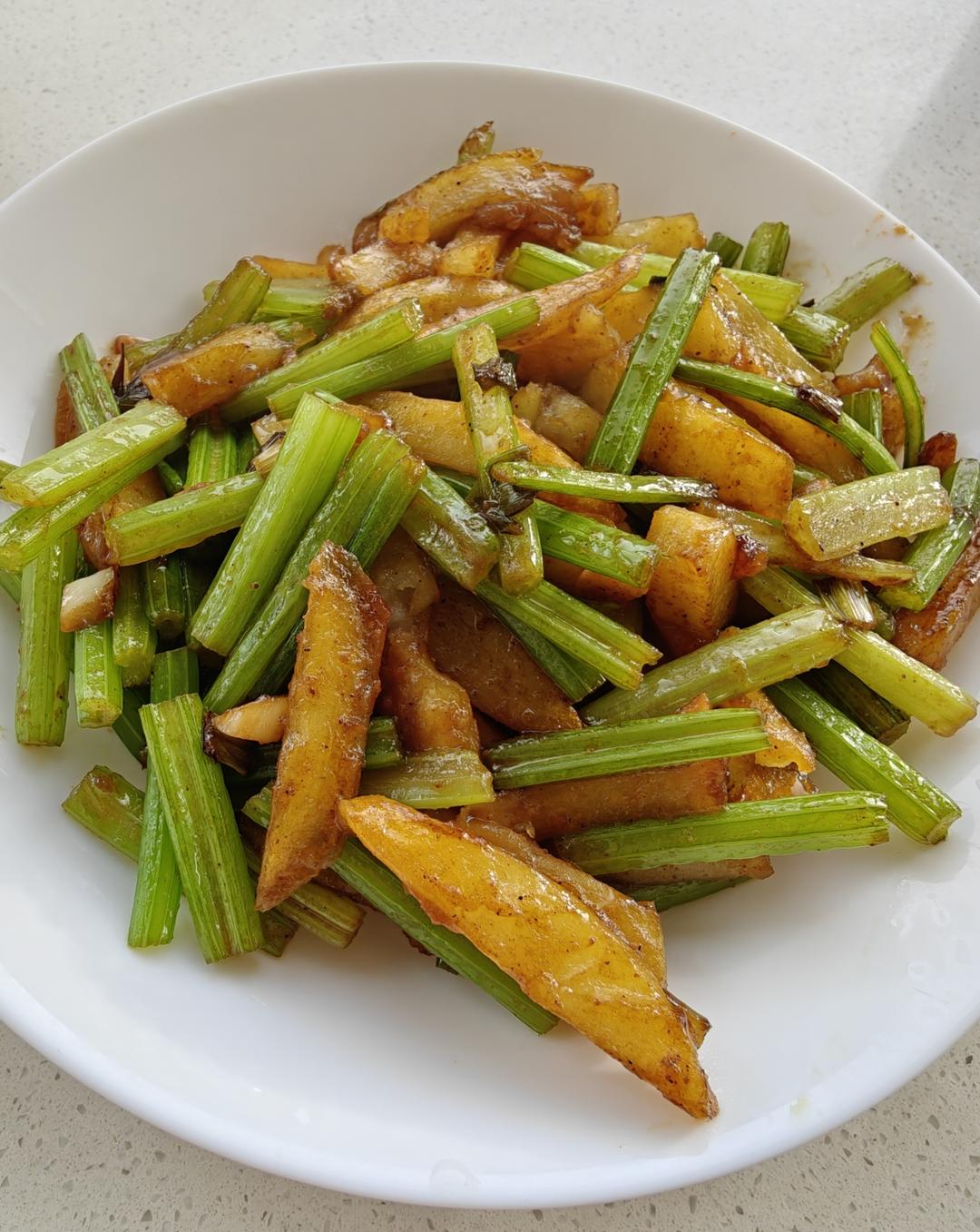 芹菜炒土豆条
