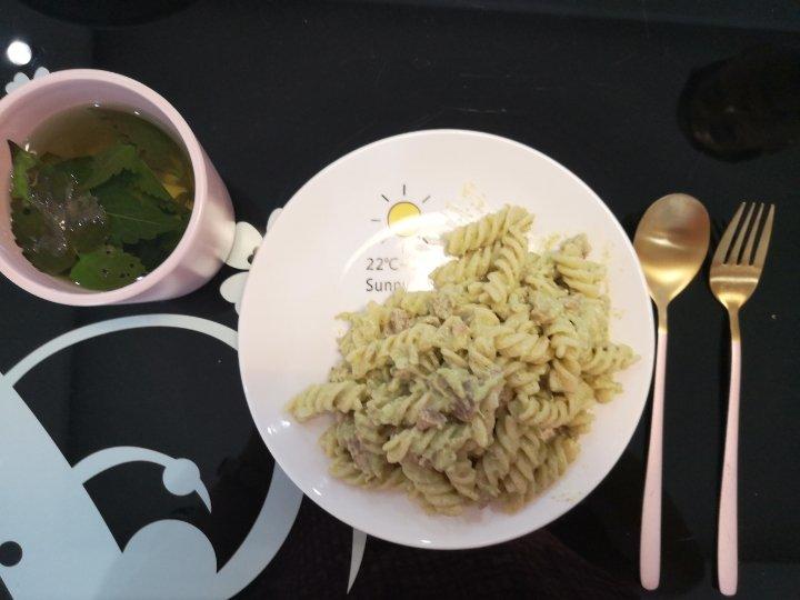 小清新牛油果火腿意面