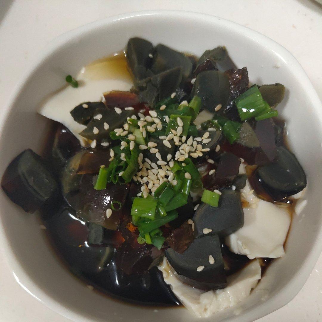 凉拌皮蛋豆腐