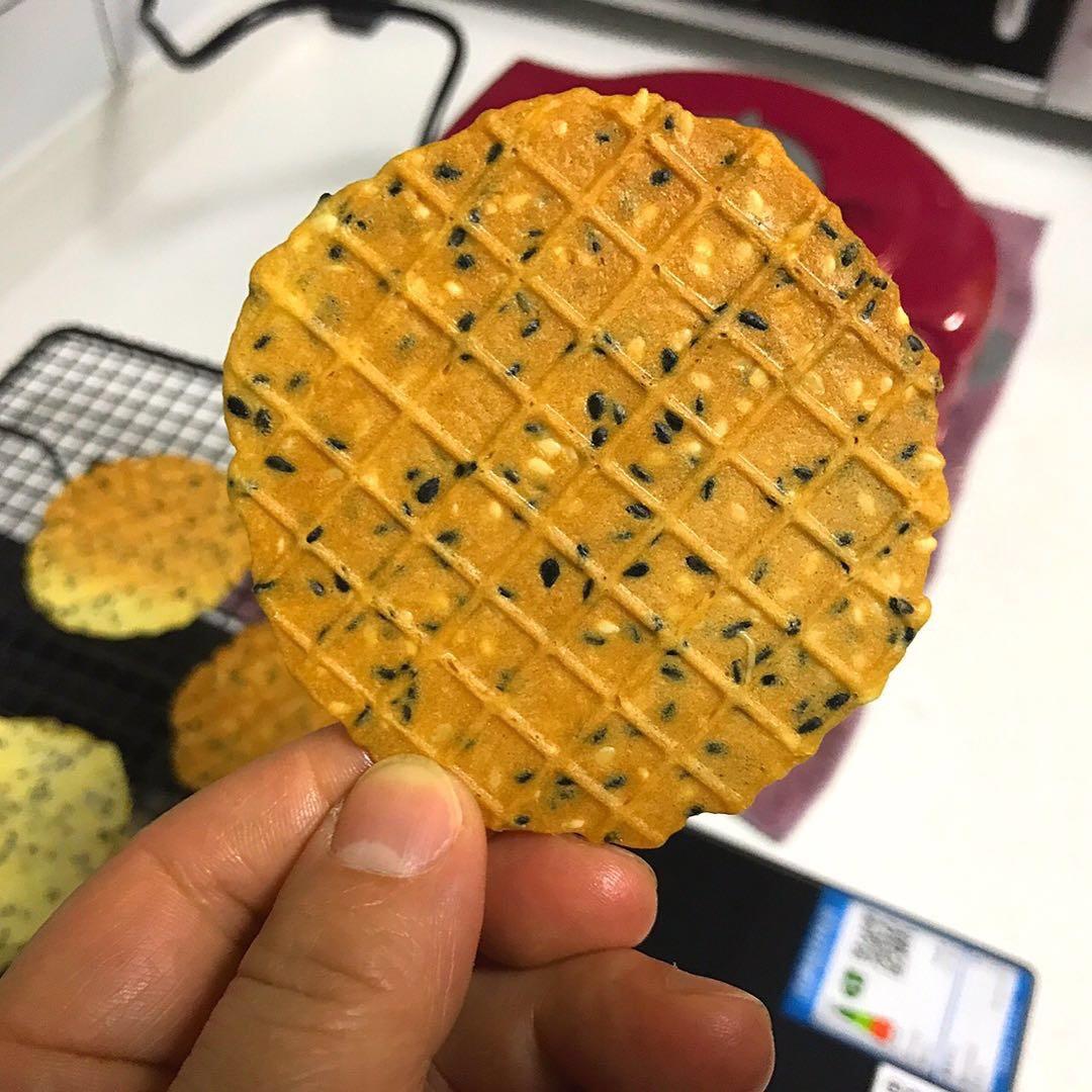 【视频食谱】减油版芝麻脆饼