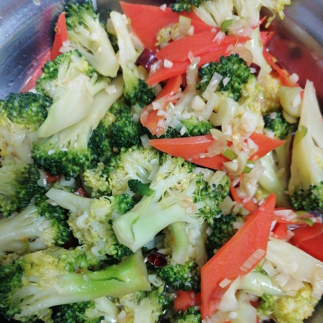 炝拌西兰花（妈妈的做法）