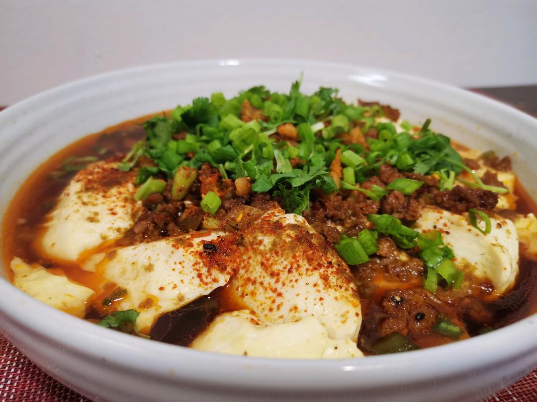 夜市摊摊上的肉沫烤豆腐