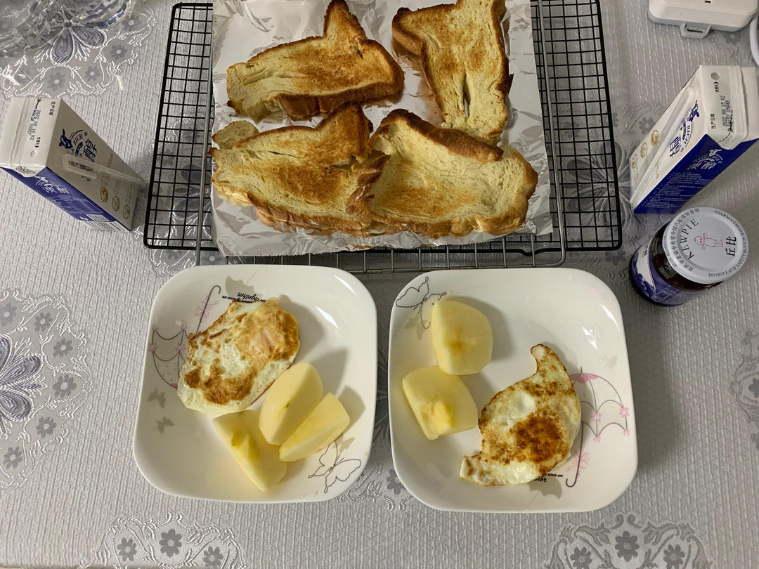 一屋，二人，三餐，四季
