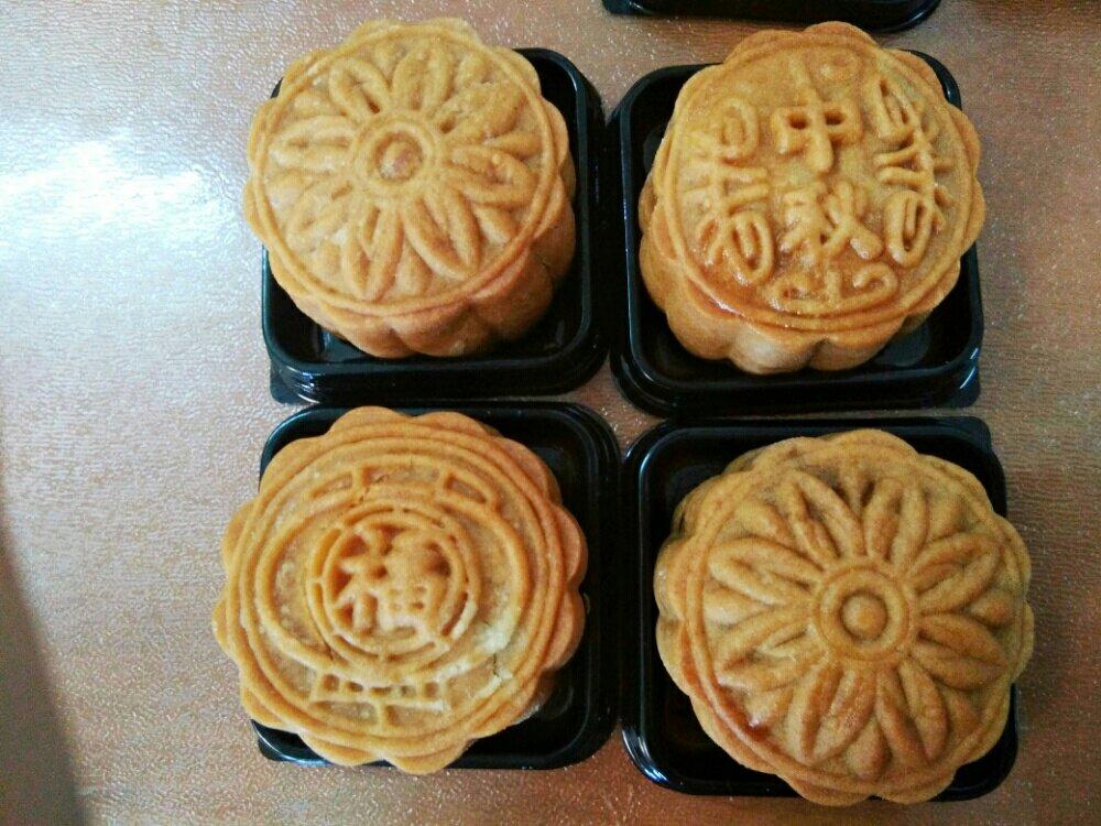 广式月饼——蛋黄莲蓉月饼