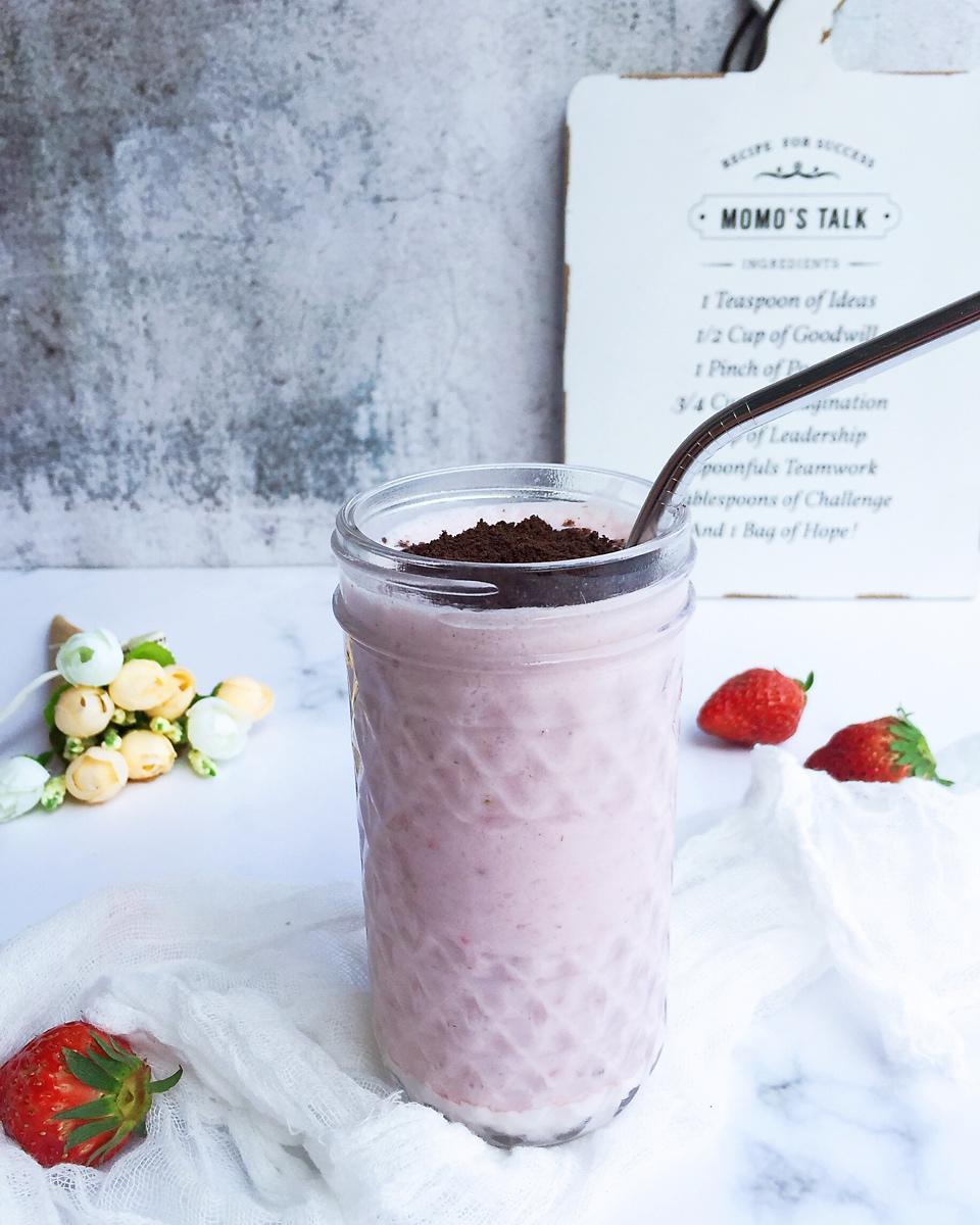 奥利奥草莓牛奶