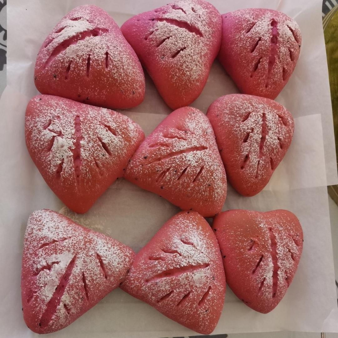 火龙果软欧包，粉嘟嘟～