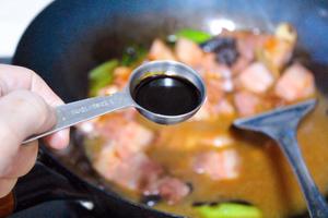压锅红烧肉 | 节日大菜快手做的做法 步骤8