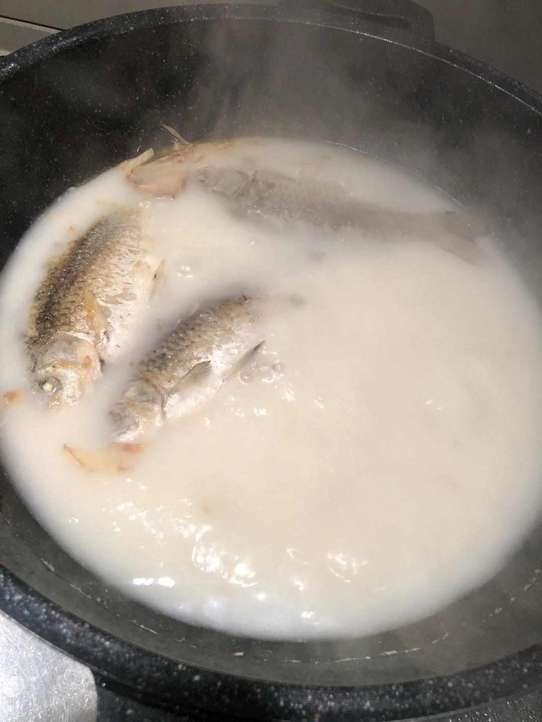鲫鱼汤(鲫鱼豆腐汤)