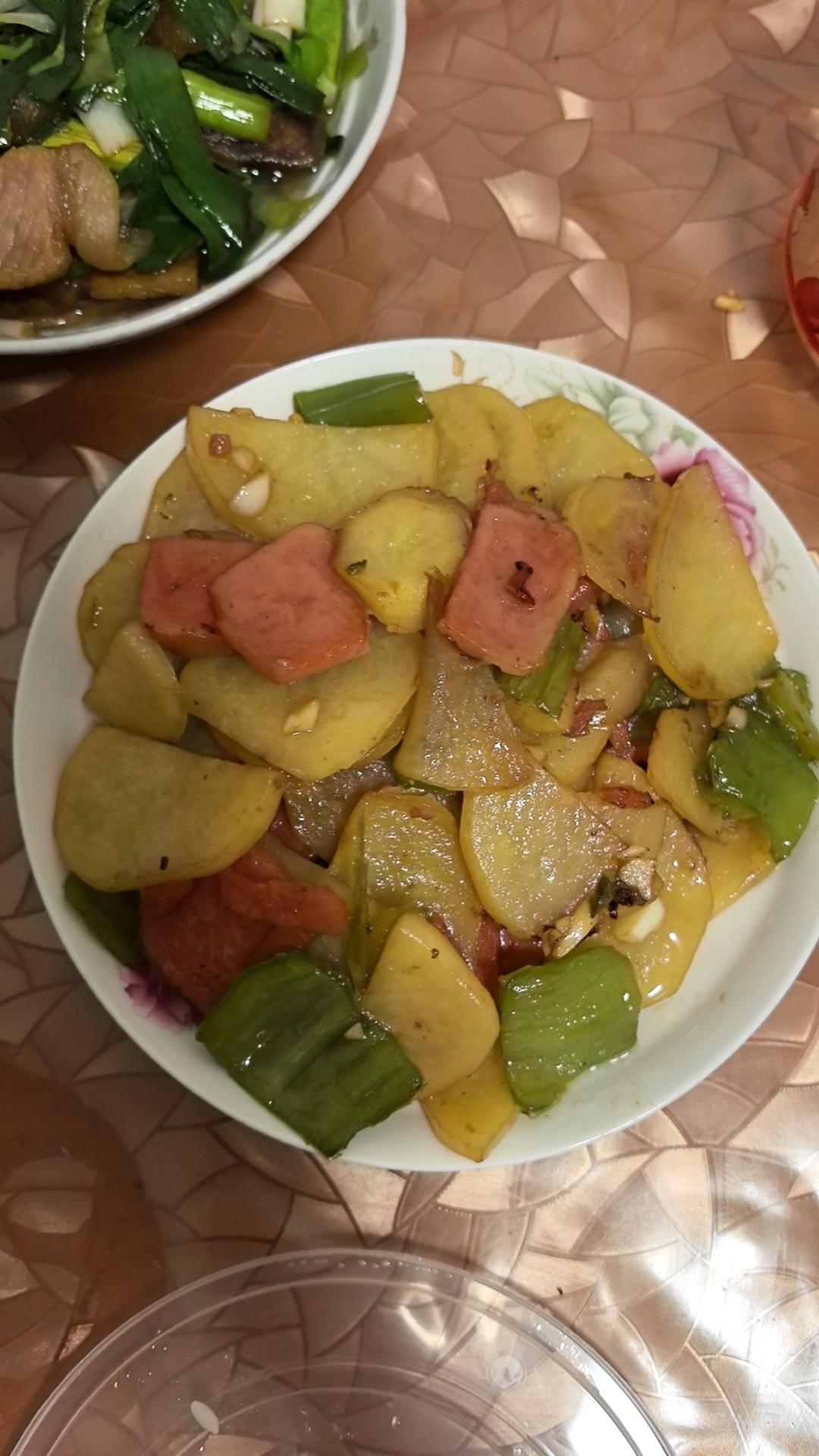 土豆片炒火腿肠