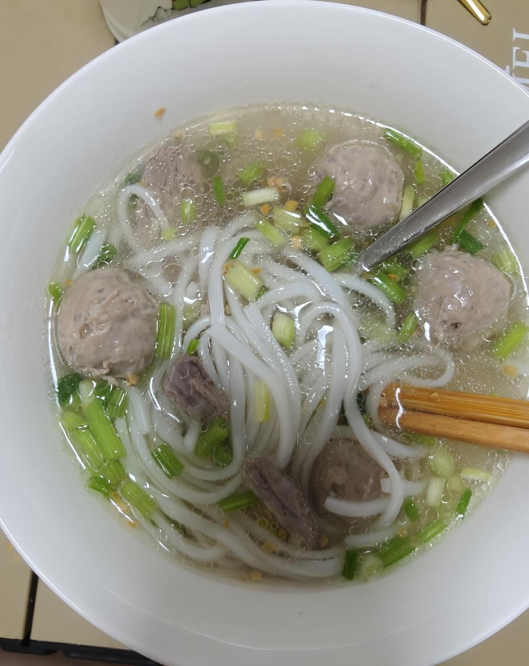 地道的潮州人手把手教你煮潮式粿条汤