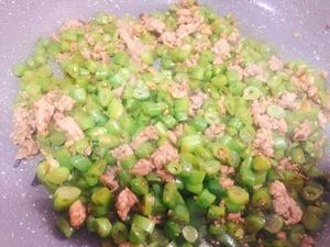 橄榄菜肉沫炒四季豆的做法 步骤8