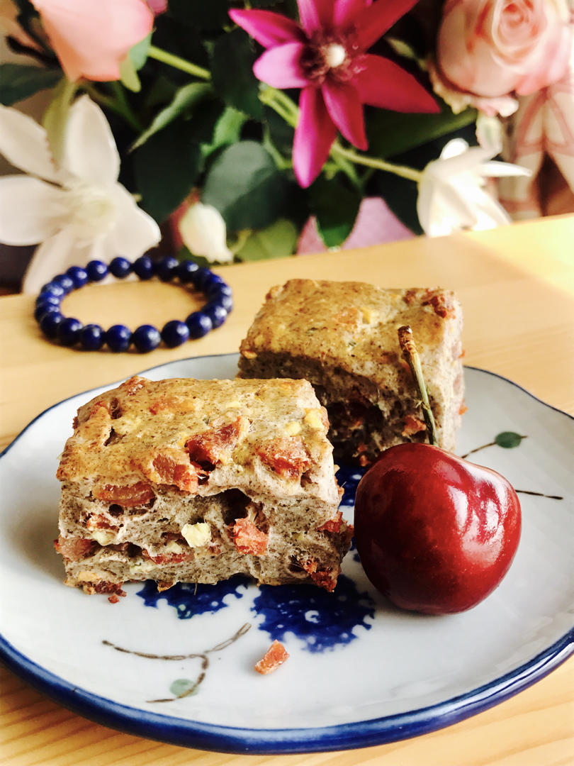 全麦香蒜广味腊肠司康