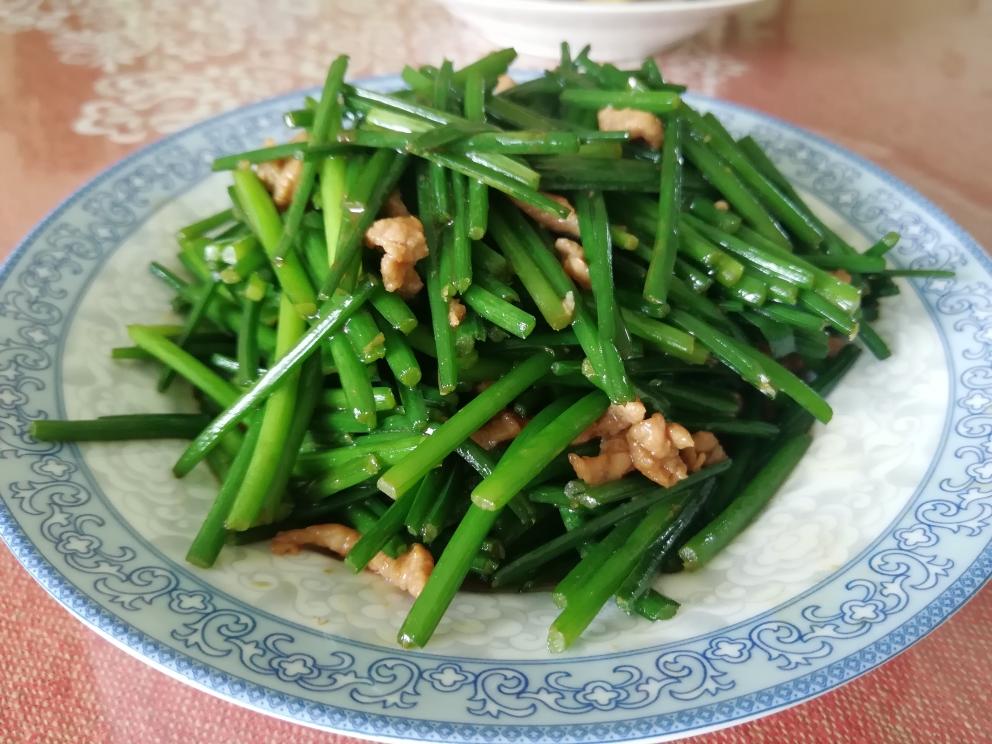 韭菜苗炒肉丝