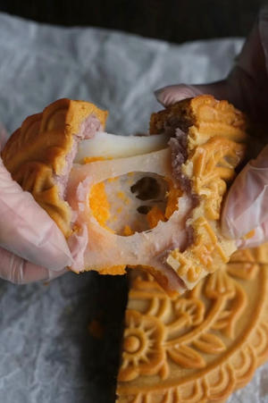 长辈超爱的芋泥麻薯咸蛋黄肉松大月饼🥮的做法 步骤11