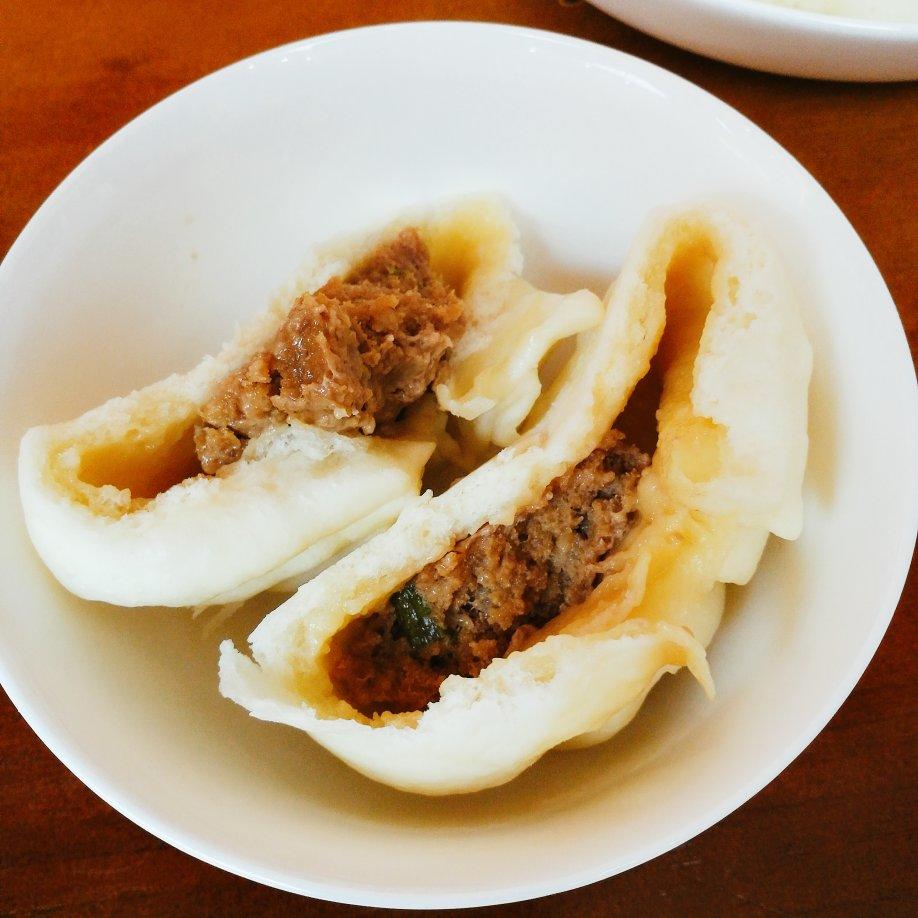松软多汁的肉包子