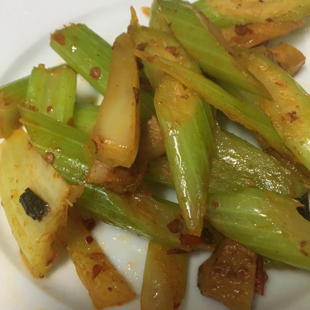 芹菜炒五花肉