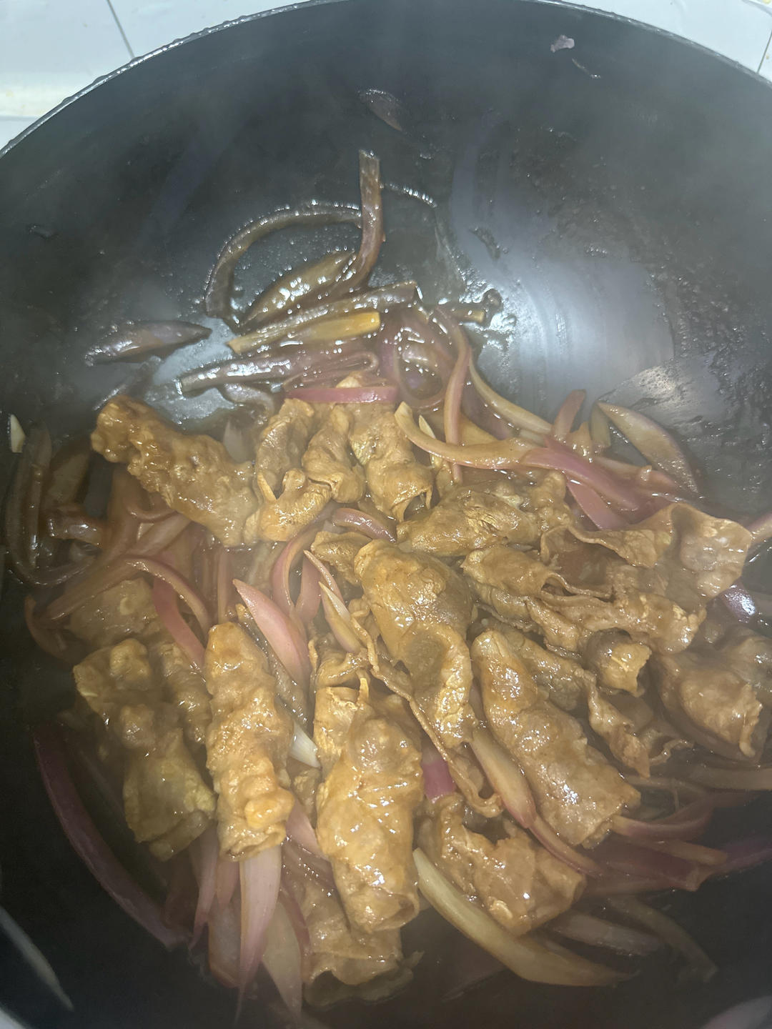 好吃到舔盘的秘制洋葱炒肥牛卷！拌饭巨香