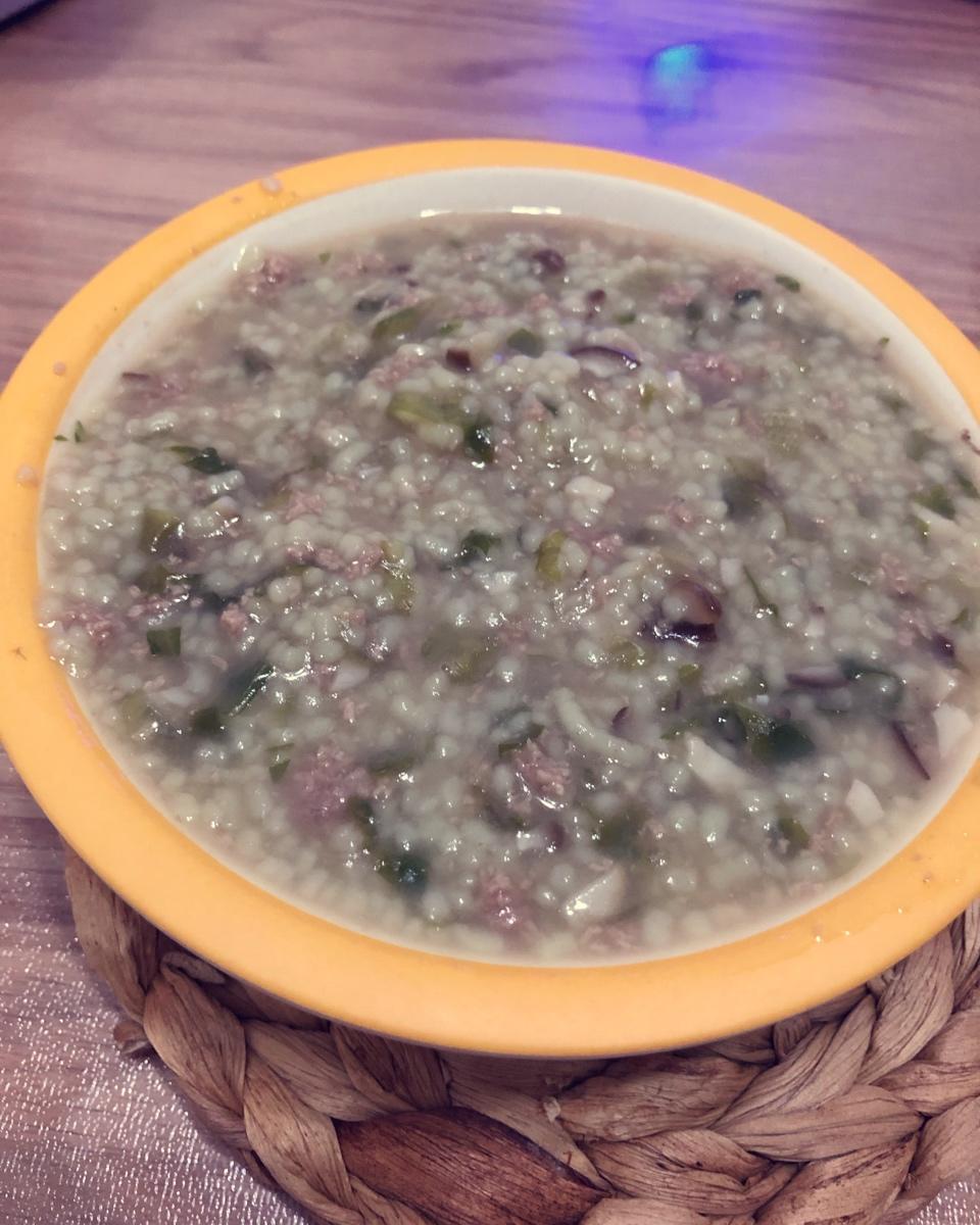 苏蒂宝宝餐：包菜肉末颗粒面+猕猴桃