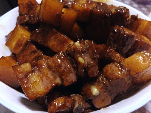 吃着碗里望着锅里的红烧肉