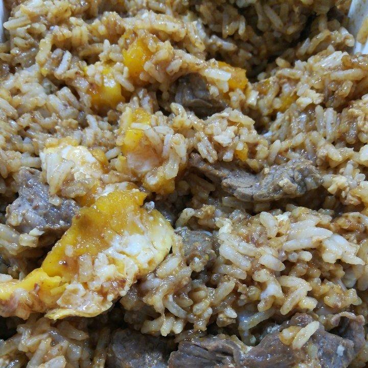 电饭锅牛肉窝蛋饭