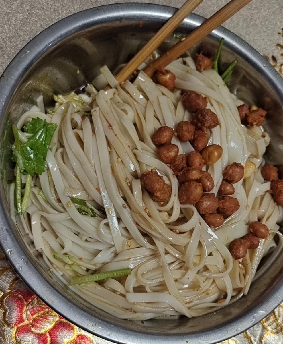 酸辣爽口的凉拌面！保证吃一次就上瘾