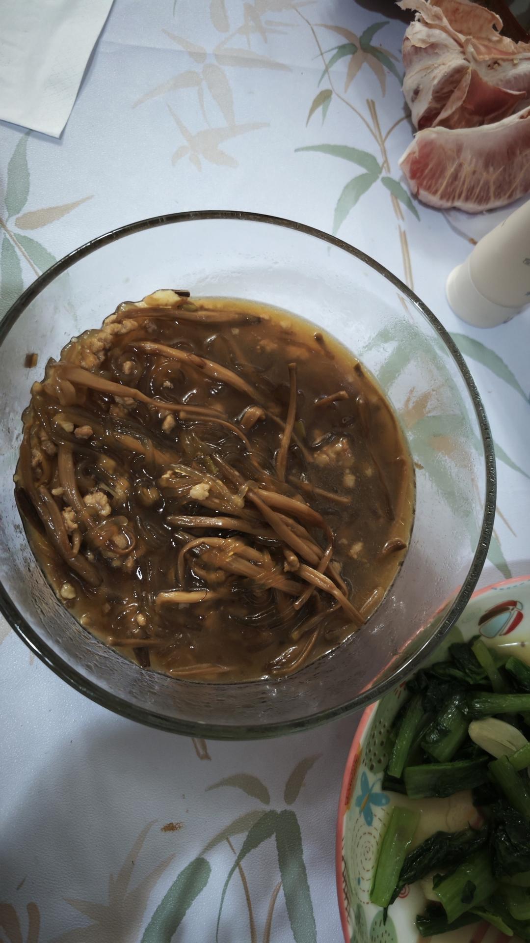 家常肉末黄花菜汤