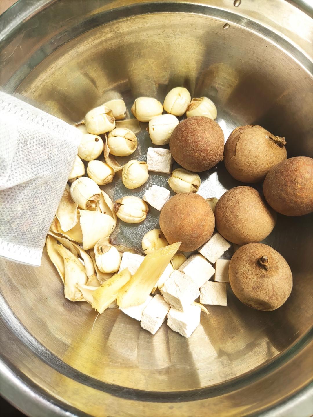 酸枣仁猪心汤的做法 步骤1