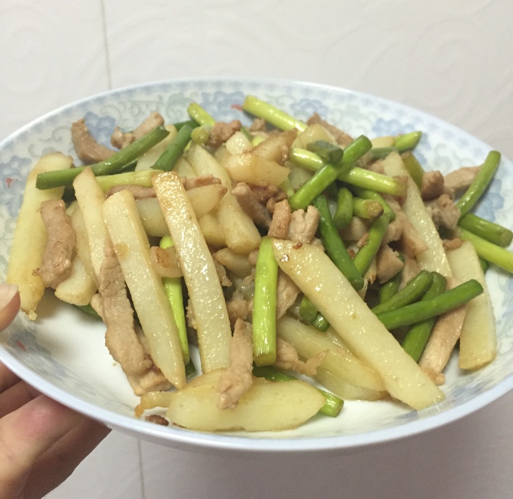 蒜薹炒土豆条
