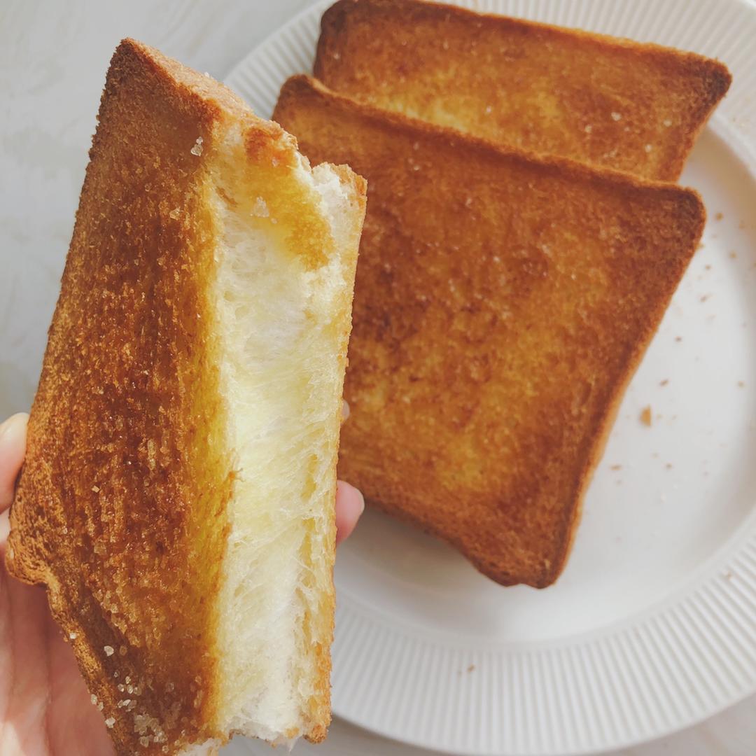 酥脆到流泪的黄油粗糖烤吐司片