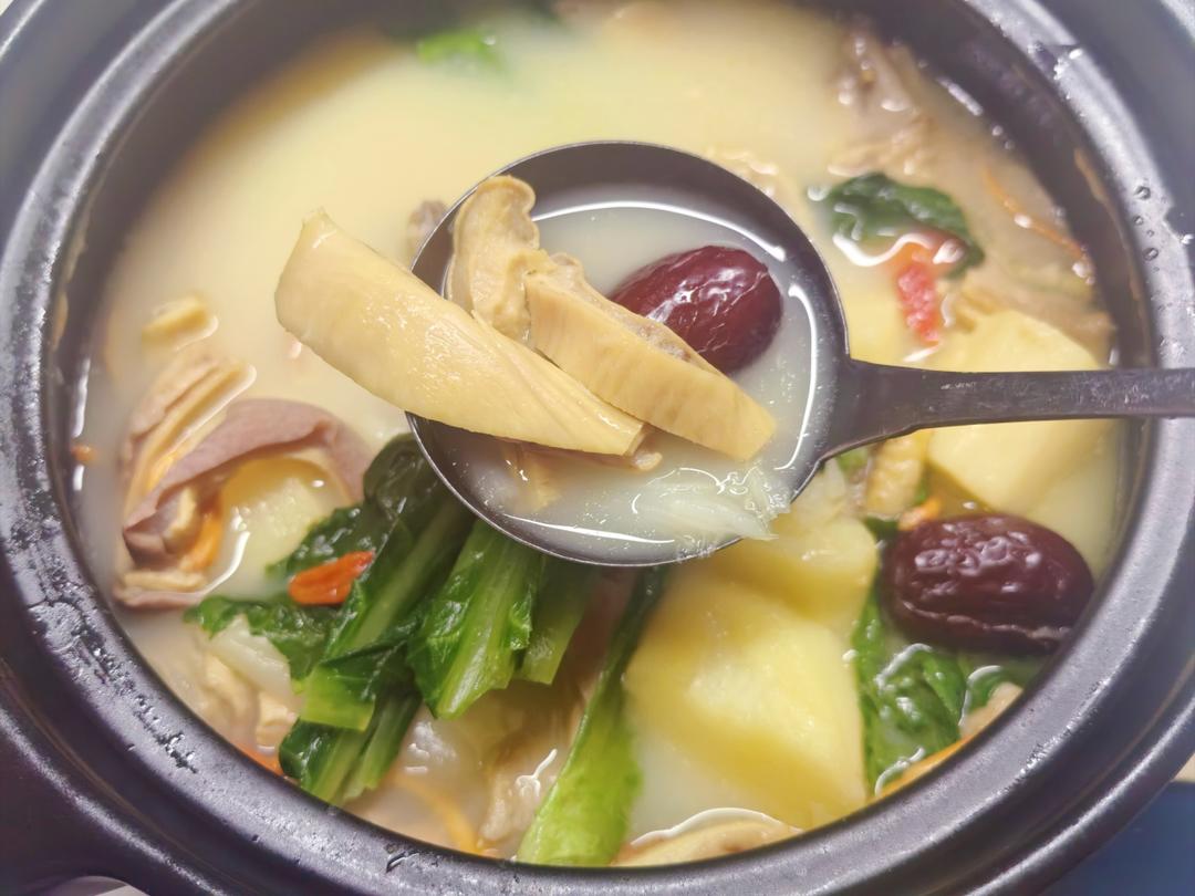 〈胡椒猪肚鸡汤〉，我超级喜欢的味道，欣小厨 😏