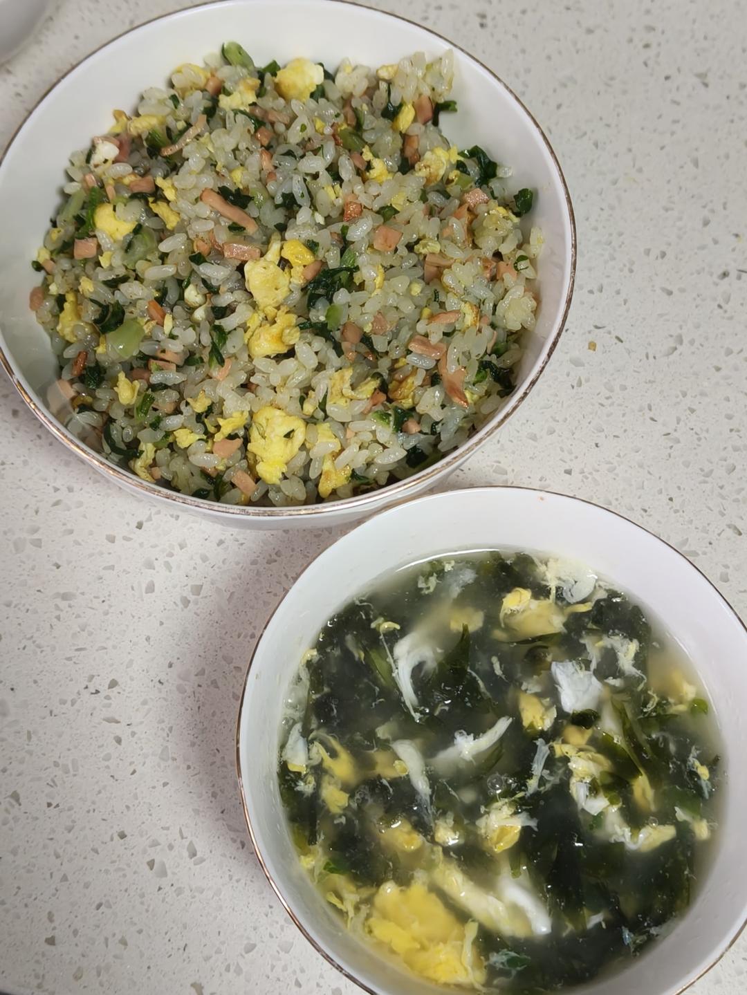 两个人一起炫饭啦！