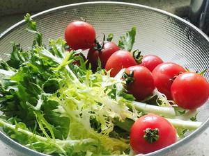 苦菊西红柿沙拉的做法 步骤1