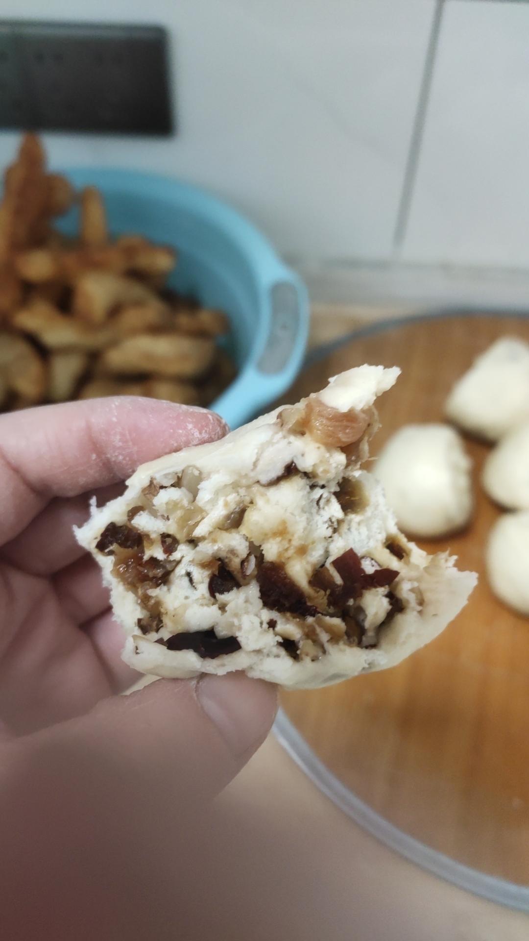 红枣核桃葡萄干馒头