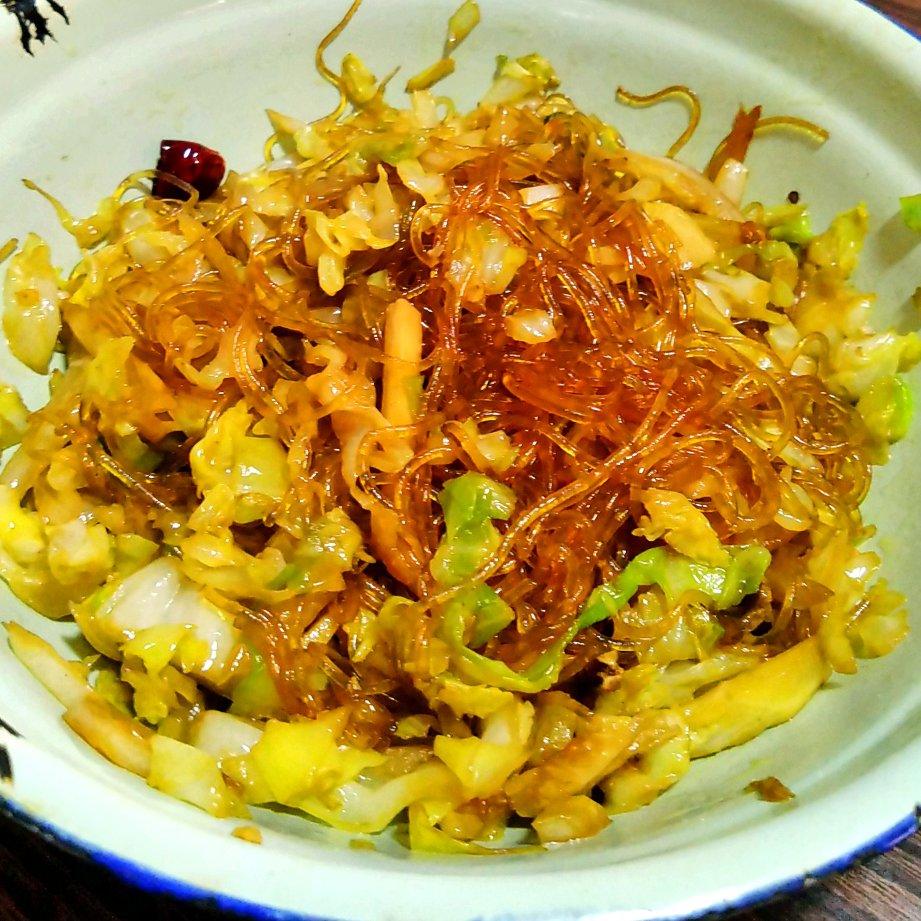 卷心菜炒粉丝 Glass noodles with Cabbage