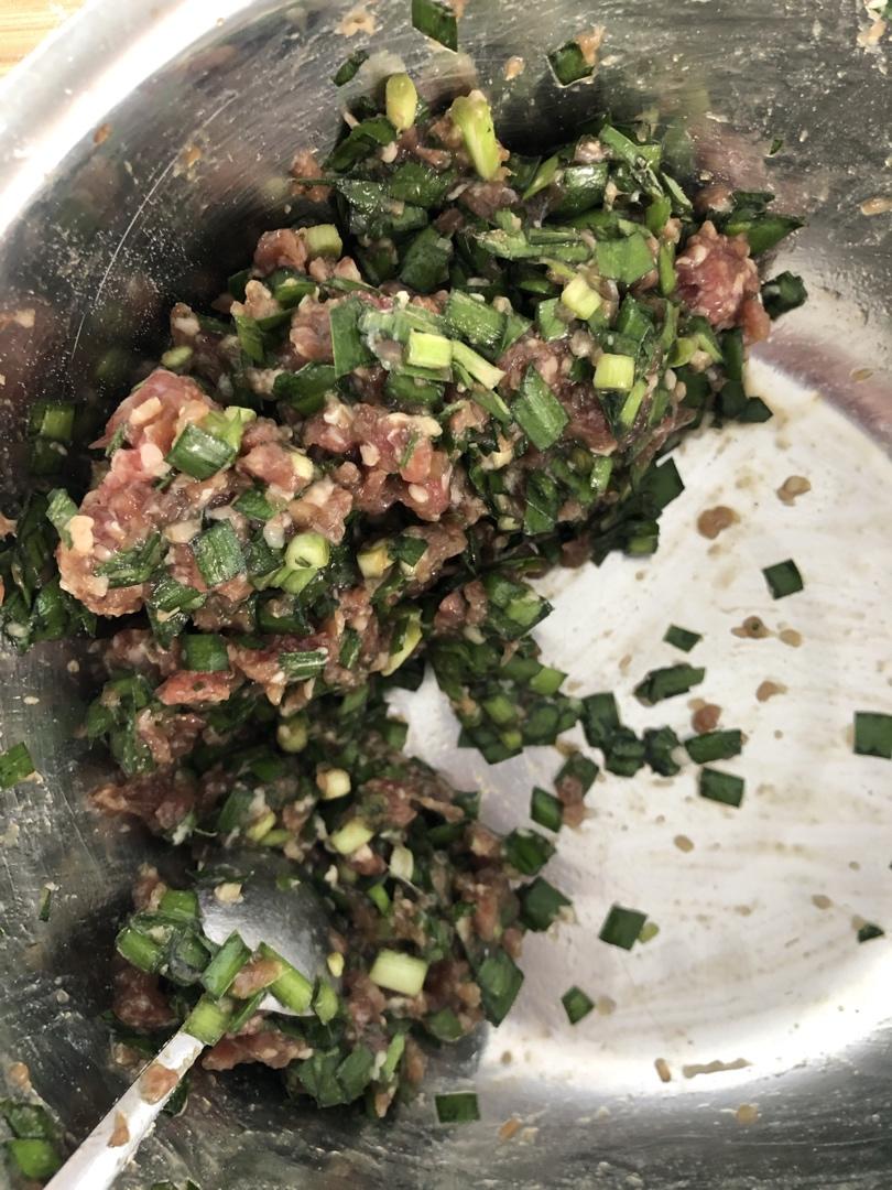 韭菜猪肉饺子(最简单最好吃又最多汁的饺子)