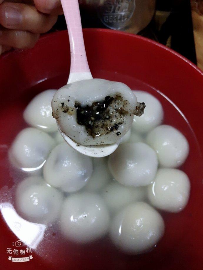 花生黑芝麻汤圆