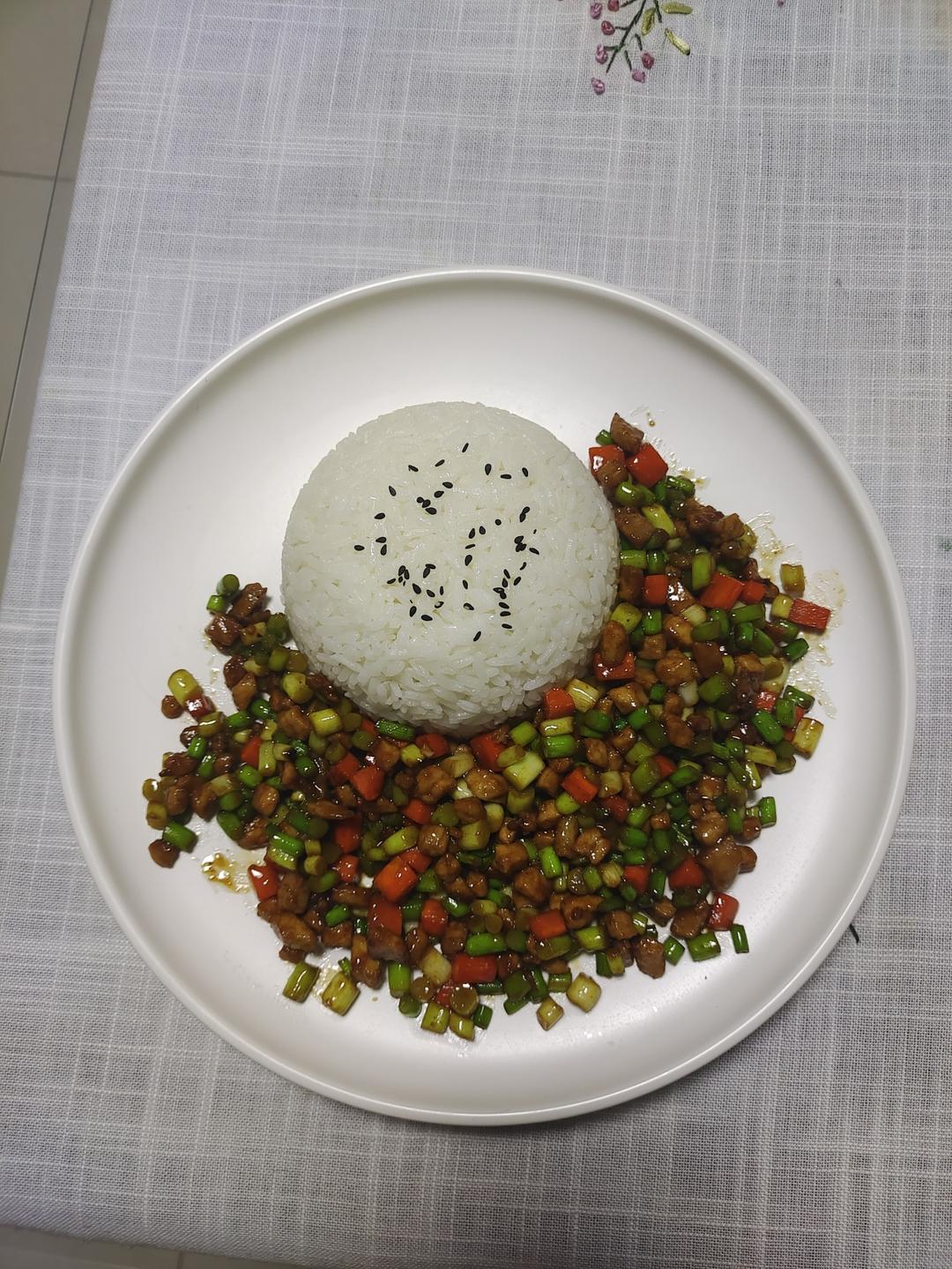 上班族的快手简单晚餐——蒜苔肉沫臊子