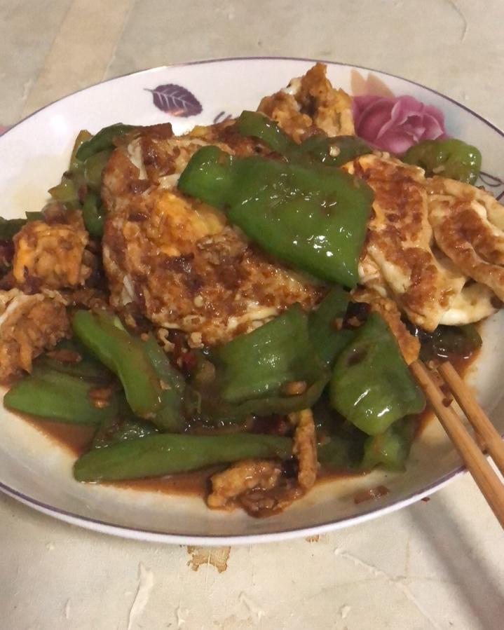 下饭神器:虎皮青椒荷包蛋