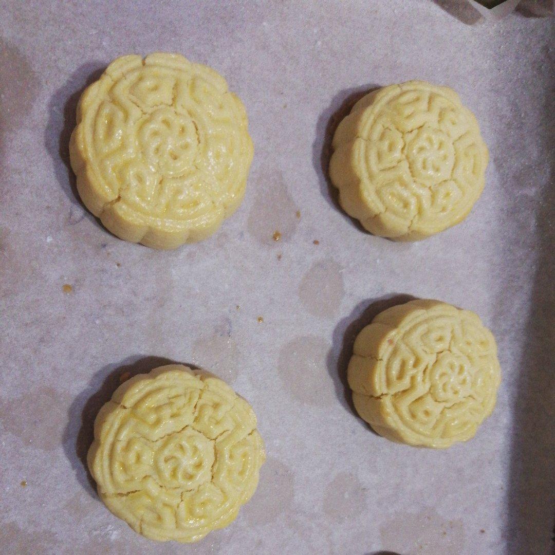超详细图解版--流心奶黄月饼
