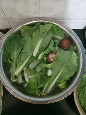 简单易学的家常菜——杭白菜炖油条的做法 步骤1
