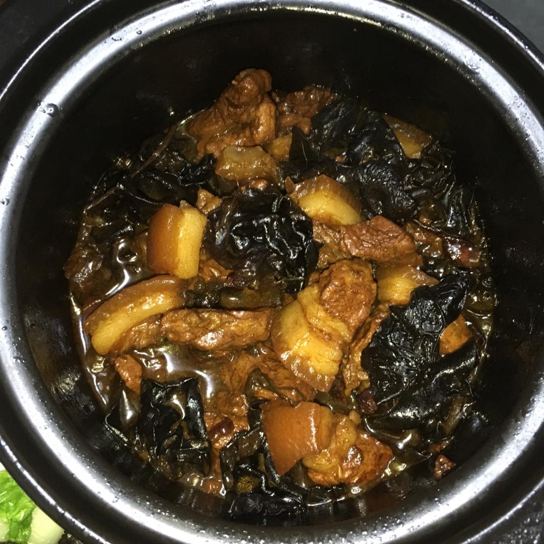 吃着碗里望着锅里的红烧肉