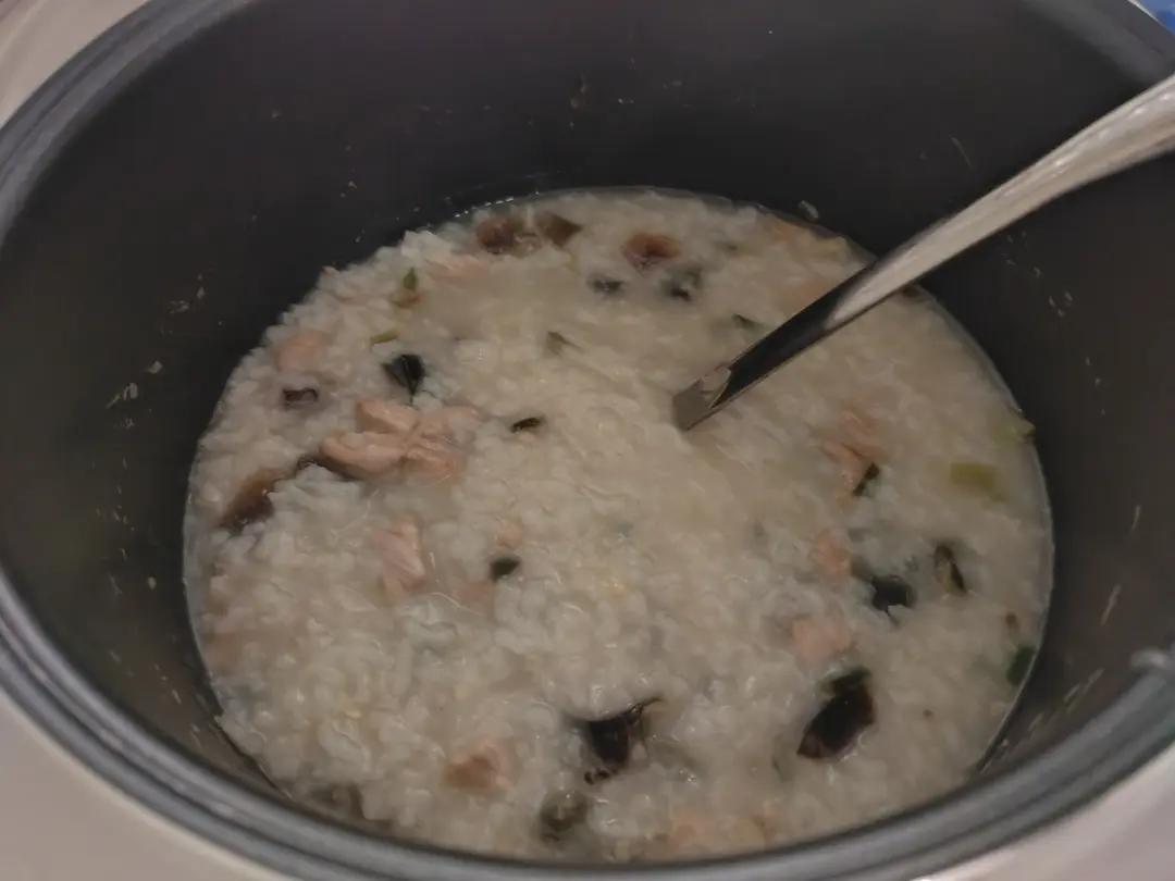 妈妈👩教我做的皮蛋瘦肉粥🥣简单快捷美味😋
