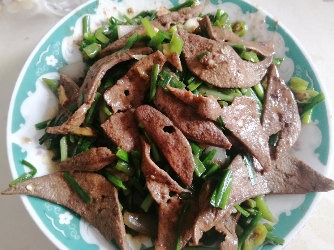 厨师长教你：“小炒猪肝”的家常做法，味道干香很赞，先收藏起来