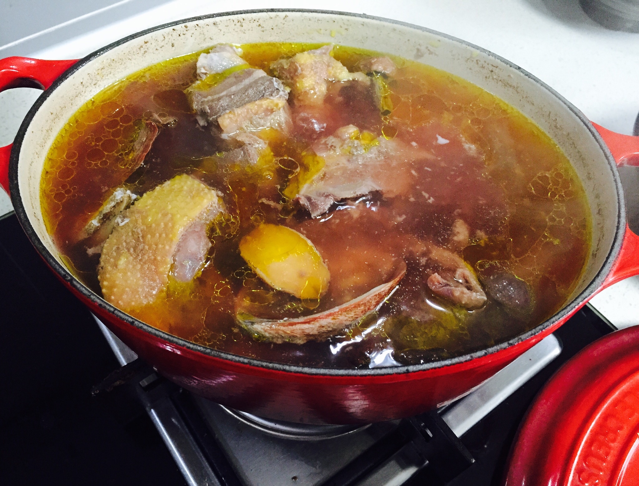 红菇鲍鱼炖老鸭煲的做法