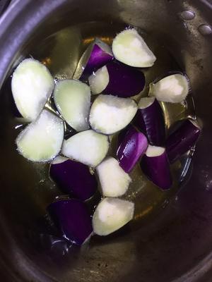 茄子🍆炒土豆🥔（地三鲜）的做法 步骤2